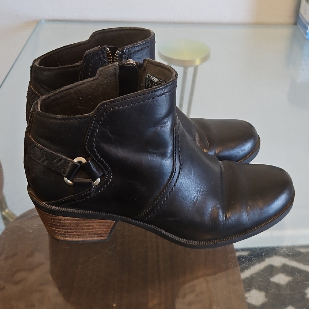 Teva Black Ankle Low Heel Leather Zipper Bootie 7.5